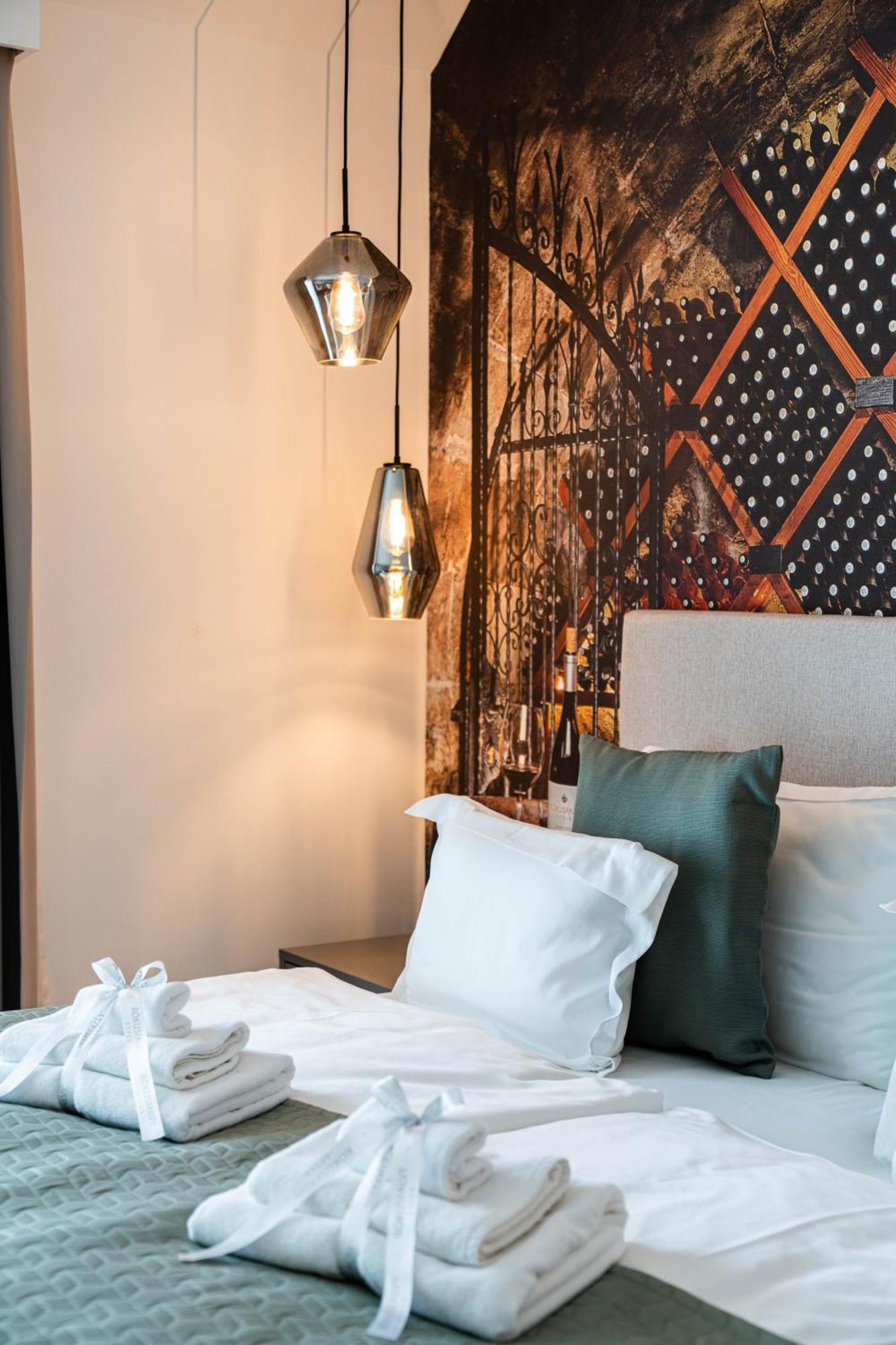 Rokusfalvy Borhotel Es Fogado Etyek Eksteriør bilde