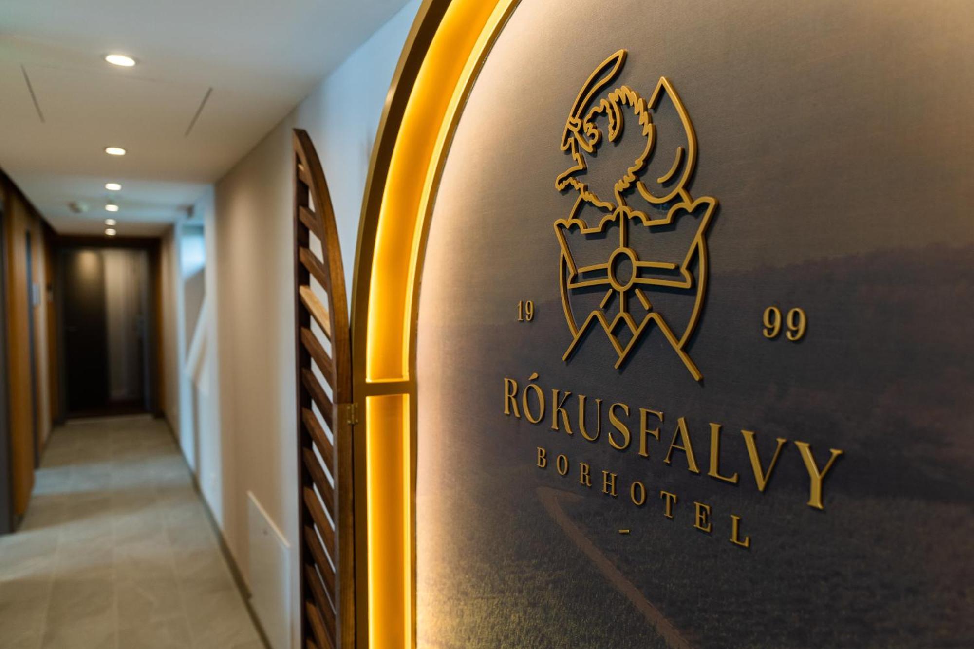 Rokusfalvy Borhotel Es Fogado Etyek Eksteriør bilde