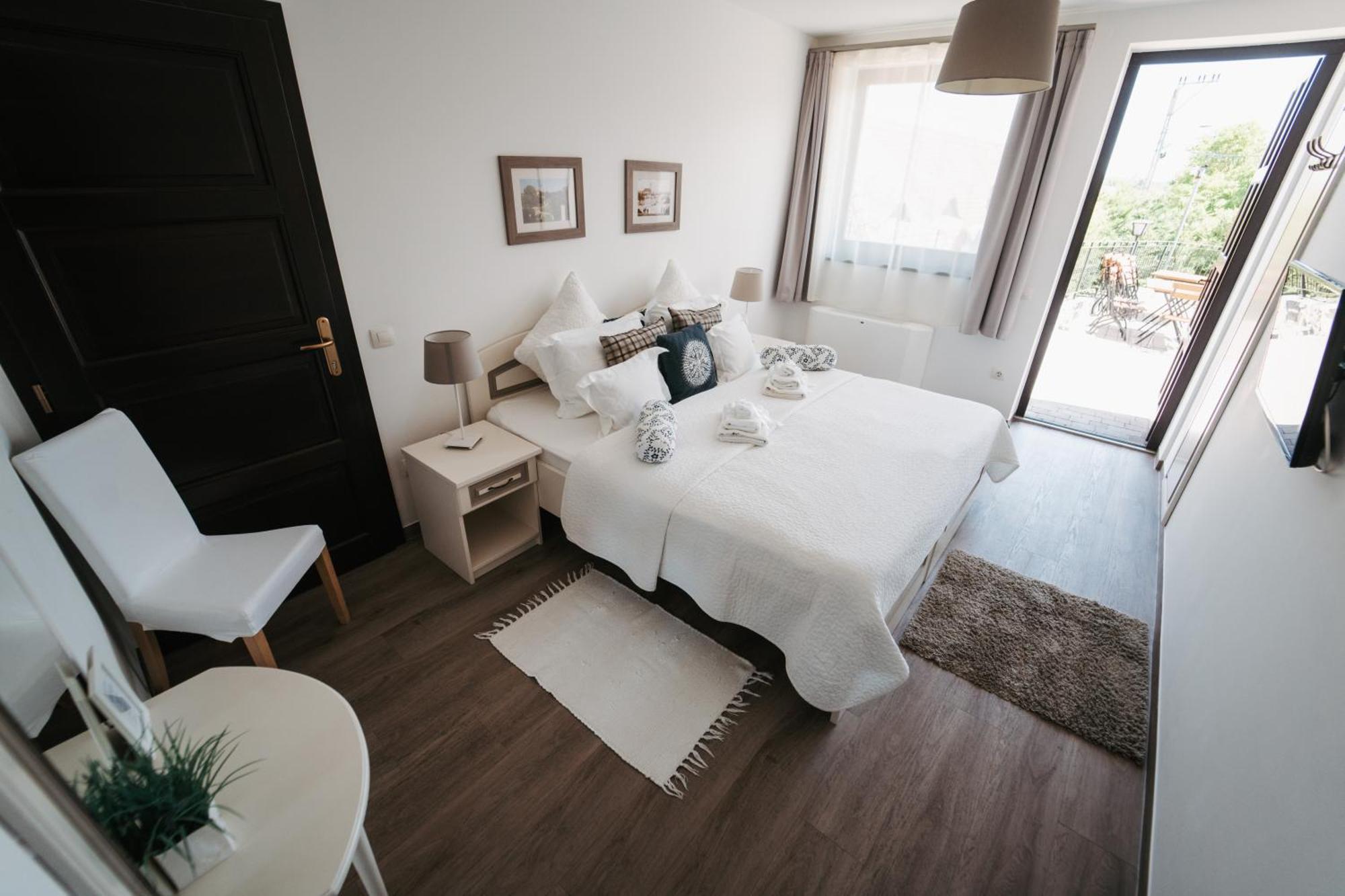 Rokusfalvy Borhotel Es Fogado Etyek Eksteriør bilde